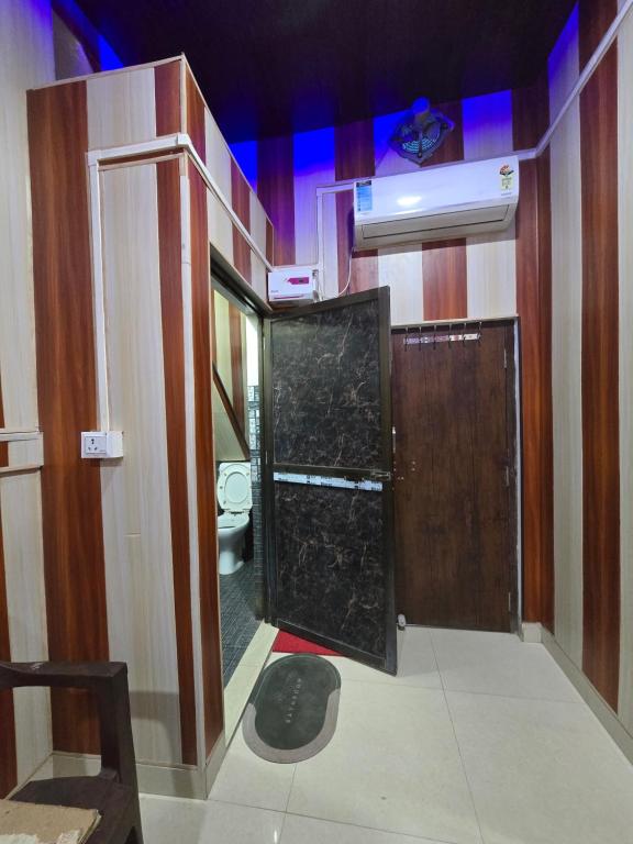 Fotografie z fotogalerie ubytování Ramlala Paying Guest House Stay Just 100m from Saryu Ghat, Ayodhya v destinaci Ayodhya