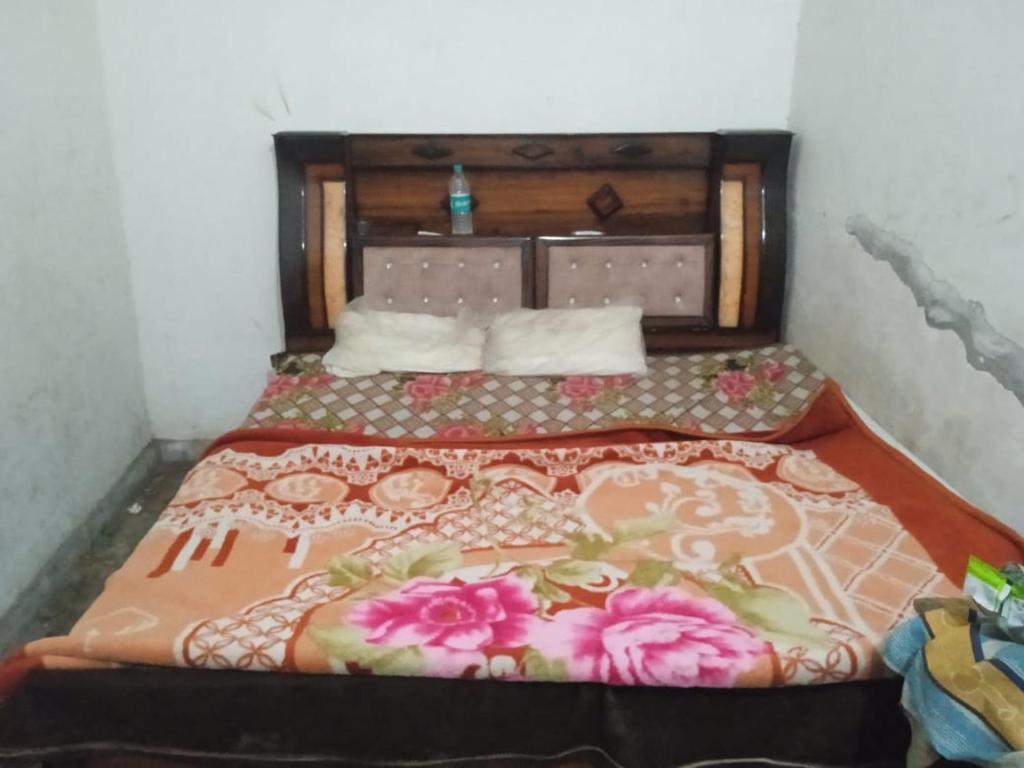 Postel nebo postele na pokoji v ubytování Pankaj eighty eight