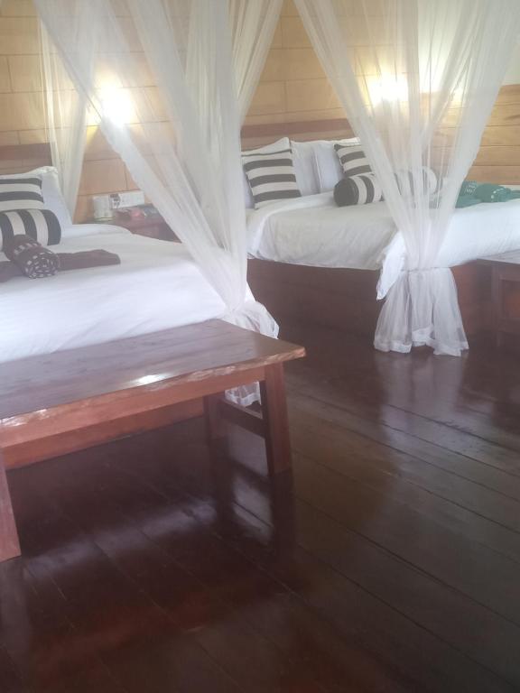 Postel nebo postele na pokoji v ubytování NETHSARA cottage