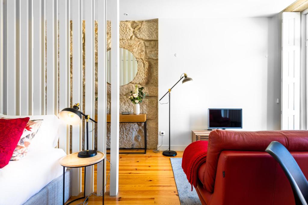 Light-filled Bonjardim Apartments