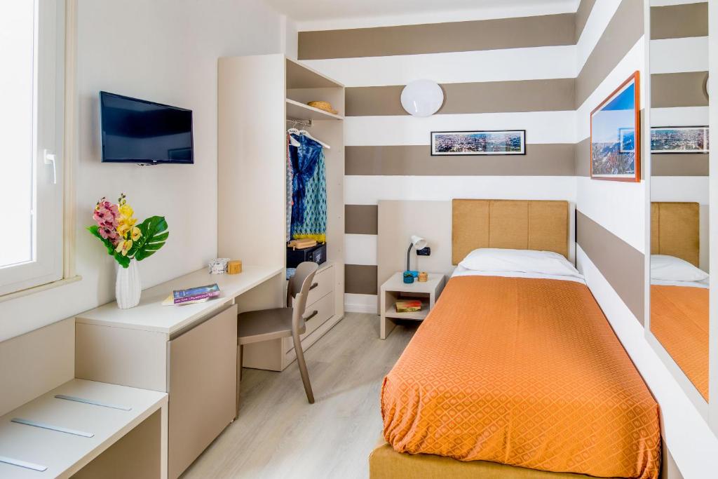 Postel nebo postele na pokoji v ubytování Albergo La Piazzetta
