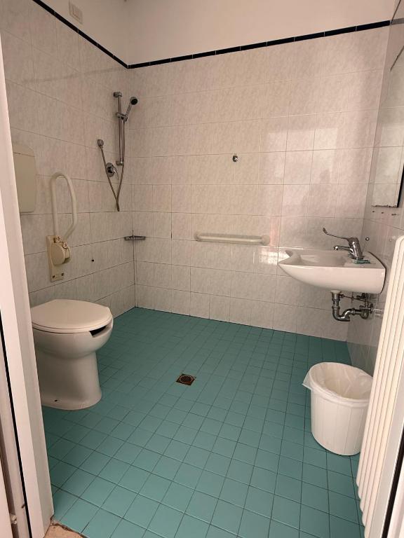 Koupelna v ubytování Ostello Casa Celeste sul Mare