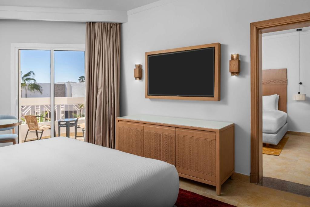 DoubleTree by Hilton Sharks Bay Resort - 16