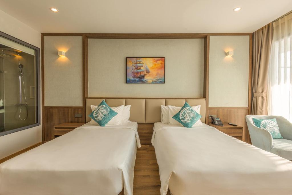 Deluxe King Ocean Partial View
