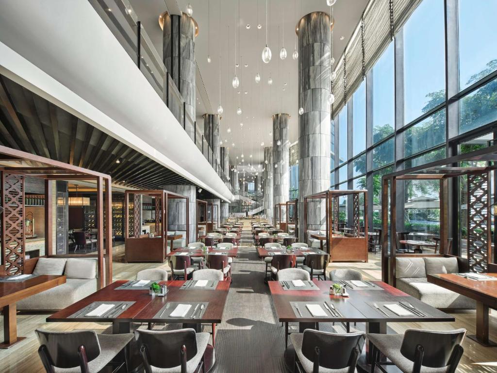 Restaurace v ubytování Hilton Shenzhen Shekou Nanhai