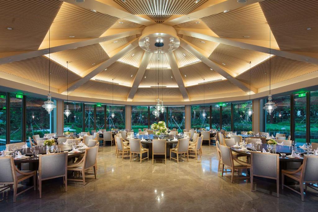 Restaurace v ubytování Hilton Shenzhen Shekou Nanhai
