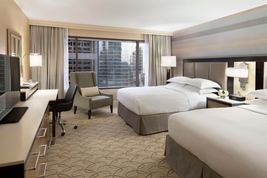 Postel nebo postele na pokoji v ubytování Hilton Toronto