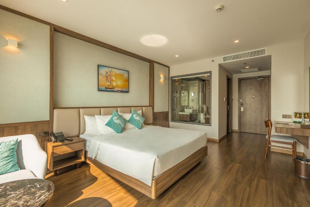 Deluxe Twin Ocean Partial View
