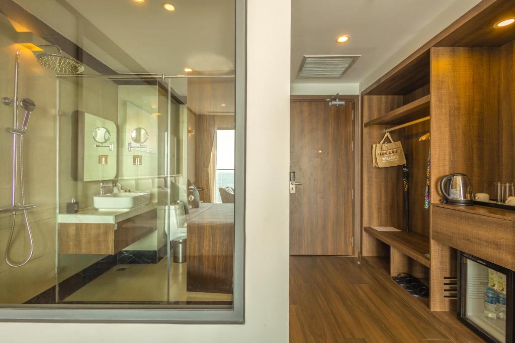 Deluxe Twin Ocean Partial View
