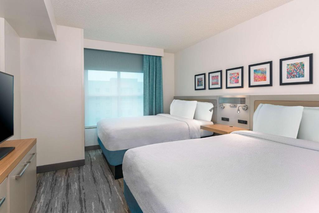 Hilton Garden Inn Tampa Airport/Westshore - 带有两个大床的初级套房