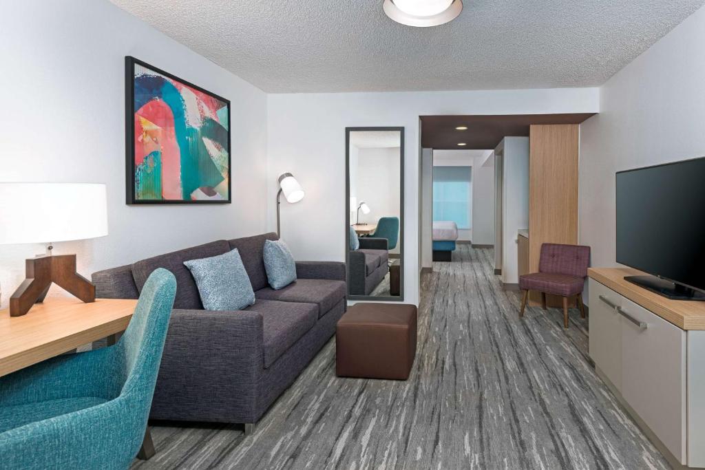 Hilton Garden Inn Tampa Airport/Westshore - 一居室国王套房