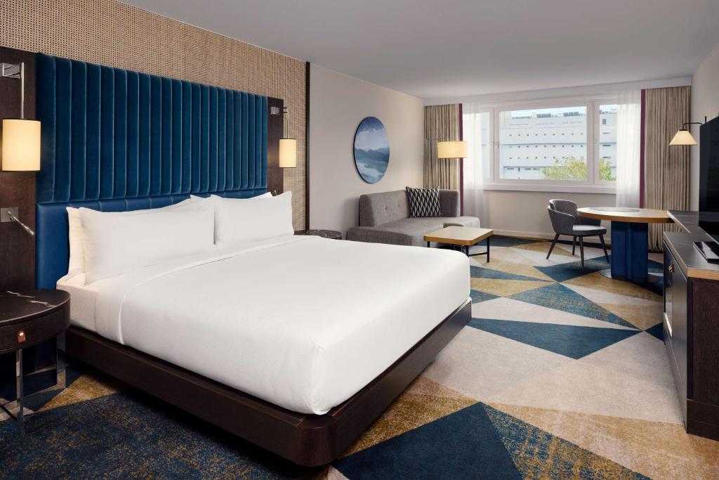 
Family Connecting King Room
