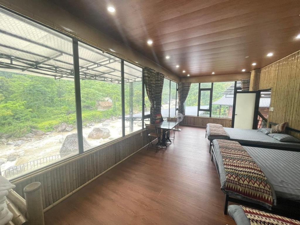 Dong Que Homestay-Tours-Motorbike, Car rental, Hiking - Triple Room With View