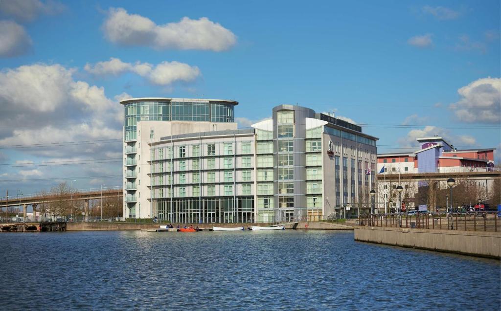 Výhled na řeku, která protéká v blízkosti hotelu