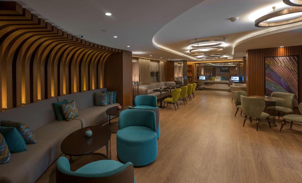 Posezení v ubytování DoubleTree by Hilton Istanbul - Sirkeci