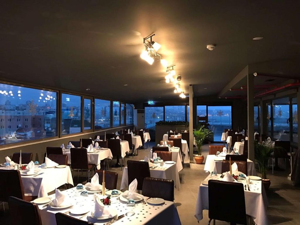 Restaurace v ubytování DoubleTree by Hilton Istanbul - Sirkeci