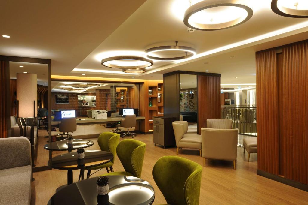 Posezení v ubytování DoubleTree by Hilton Istanbul - Sirkeci