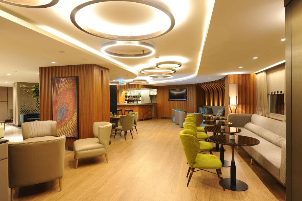 Posezení v ubytování DoubleTree by Hilton Istanbul - Sirkeci