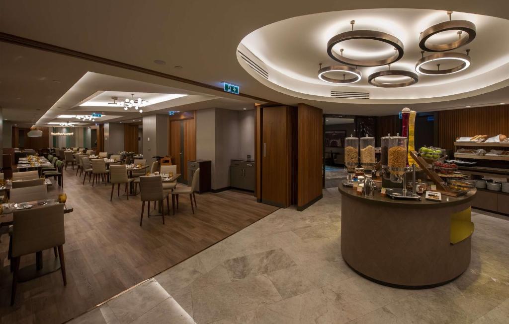 Restaurace v ubytování DoubleTree by Hilton Istanbul - Sirkeci