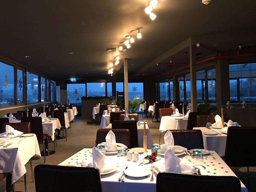 Restaurace v ubytování DoubleTree by Hilton Istanbul - Sirkeci