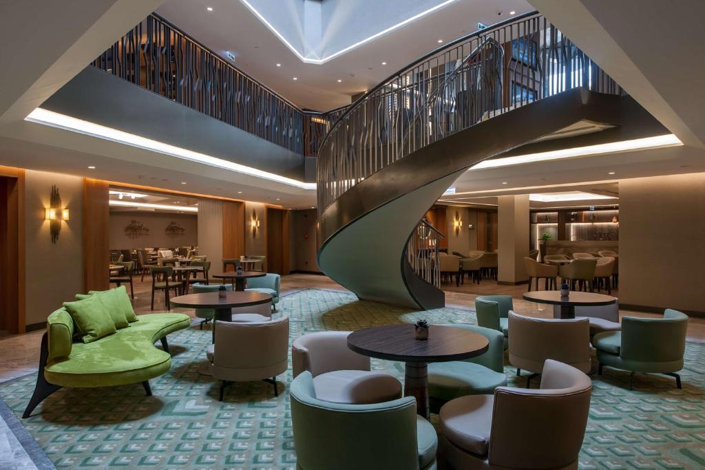 Posezení v ubytování DoubleTree by Hilton Istanbul - Sirkeci