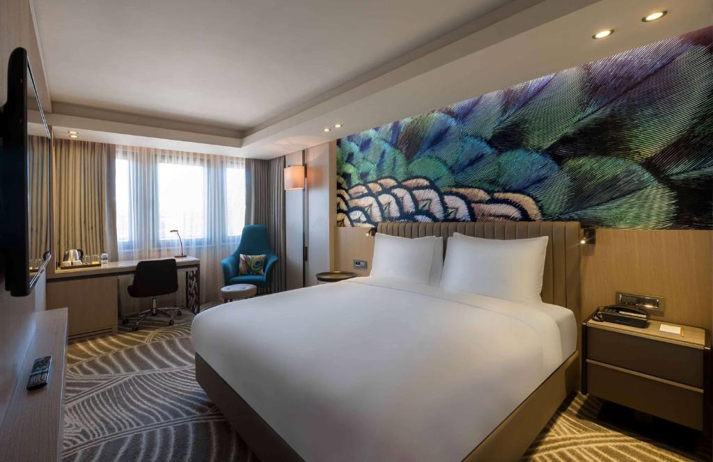 Postel nebo postele na pokoji v ubytování DoubleTree by Hilton Istanbul - Sirkeci