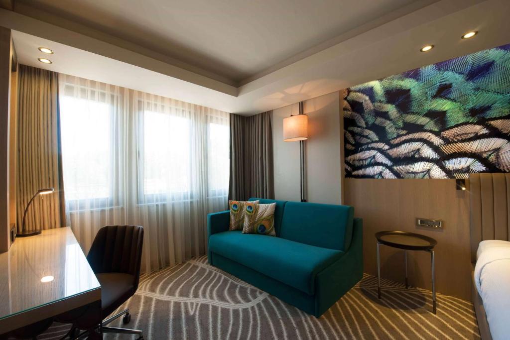 Posezení v ubytování DoubleTree by Hilton Istanbul - Sirkeci