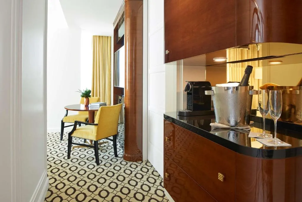 Deluxe Junior Suite - Hearing Access