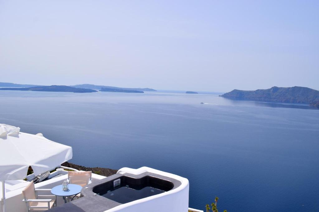 Captain John Houses Caldera View Oia - 13