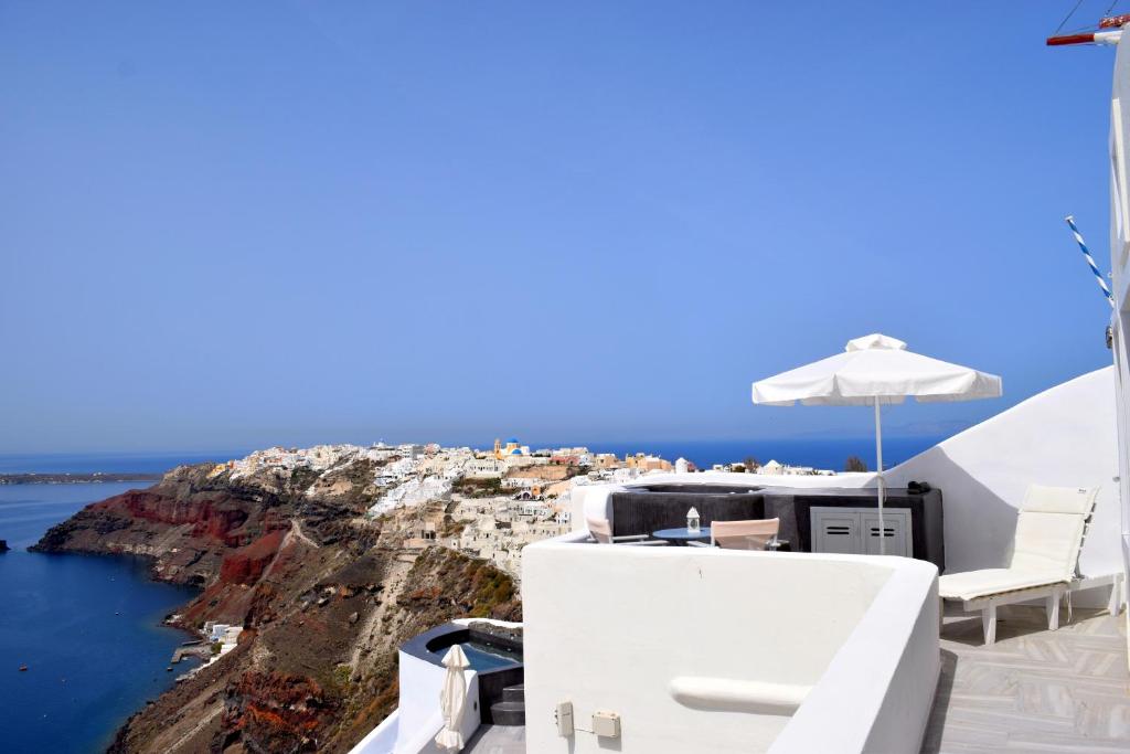 Captain John Houses Caldera View Oia - 15