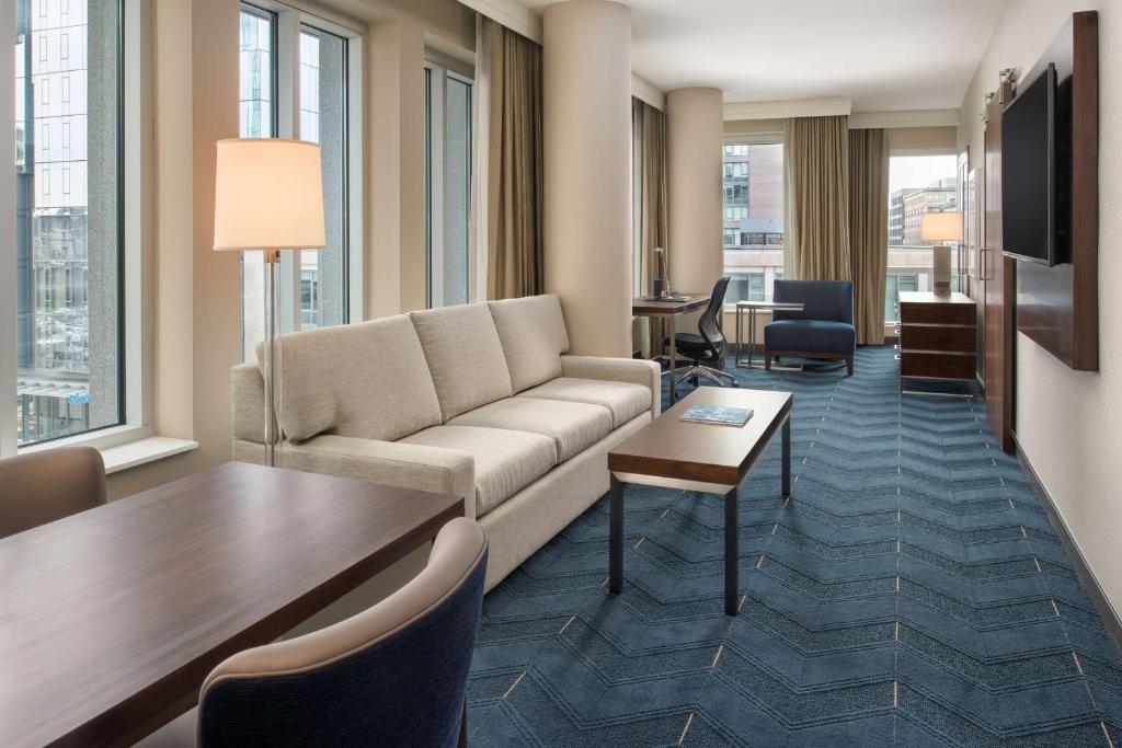 Embassy Suites By Hilton Seattle Downtown Pioneer Square photo
