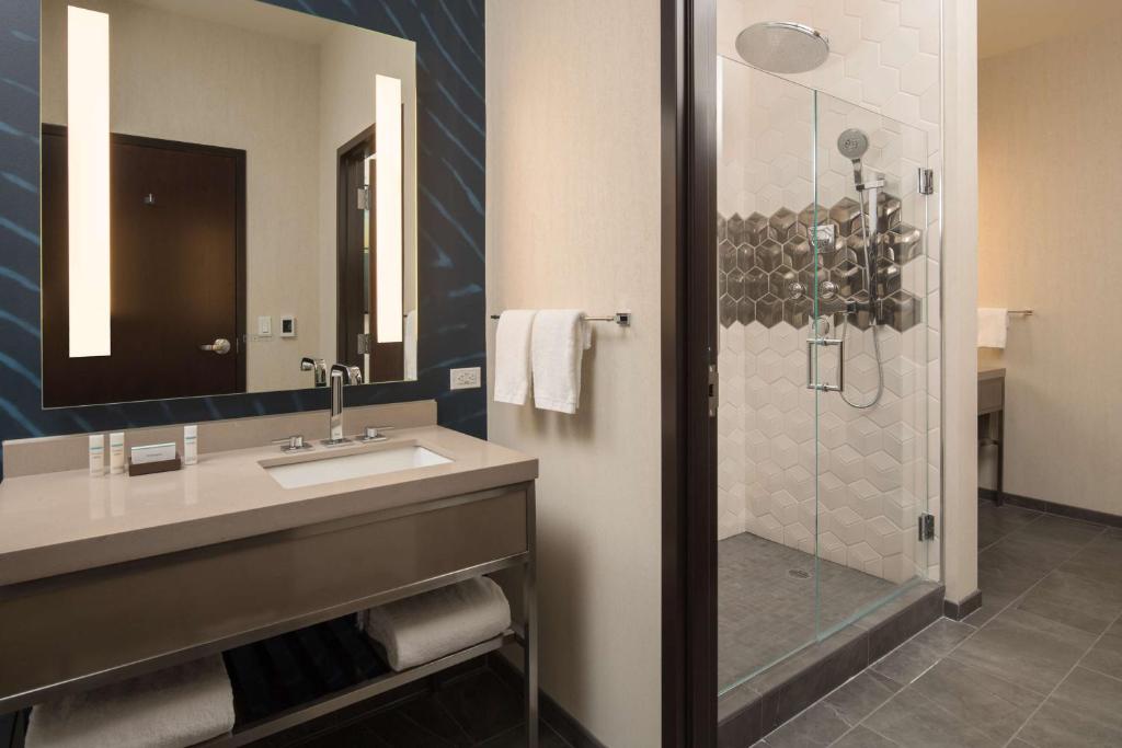 Embassy Suites By Hilton Seattle Downtown Pioneer Square photo