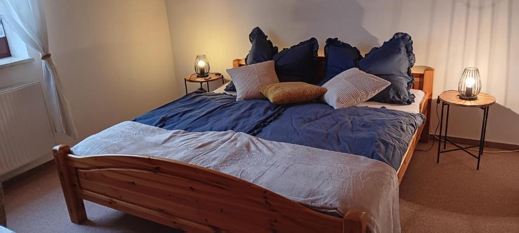 Postel nebo postele na pokoji v ubytování Ferienhaus Töpferblick-Hartau
