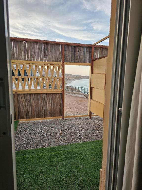 Balkón nebo terasa v ubytování Wadi ashab chalets شاليهات وادي الشاب