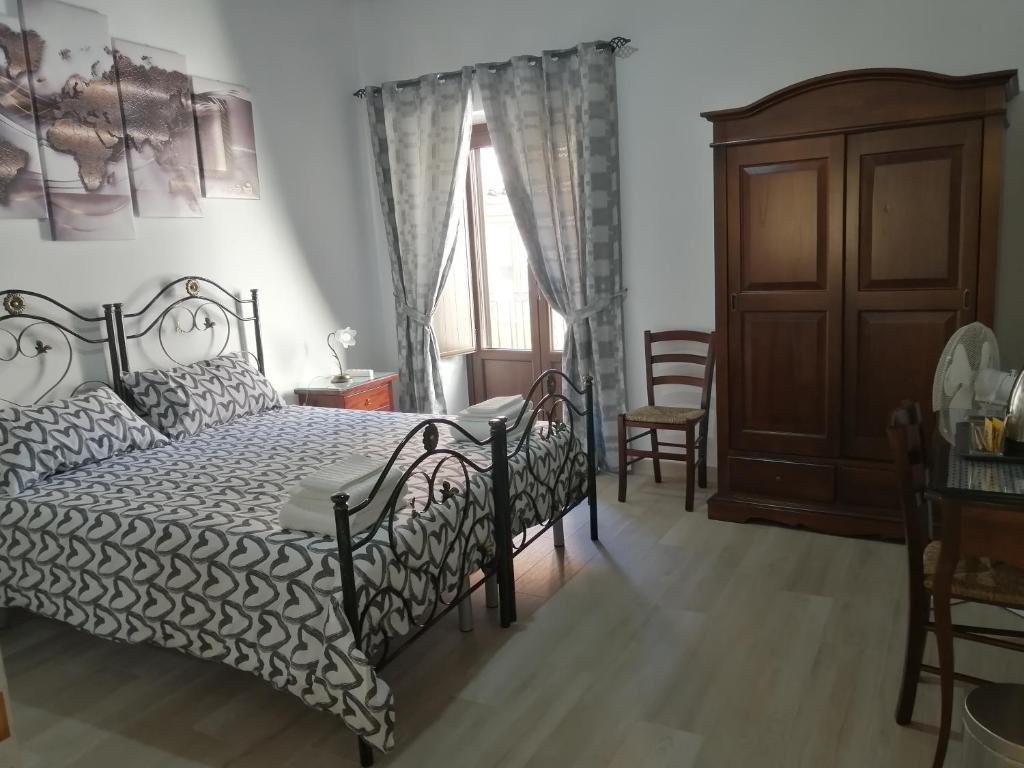 A bed or beds in a room at Bed And Breakfast Polizzi House