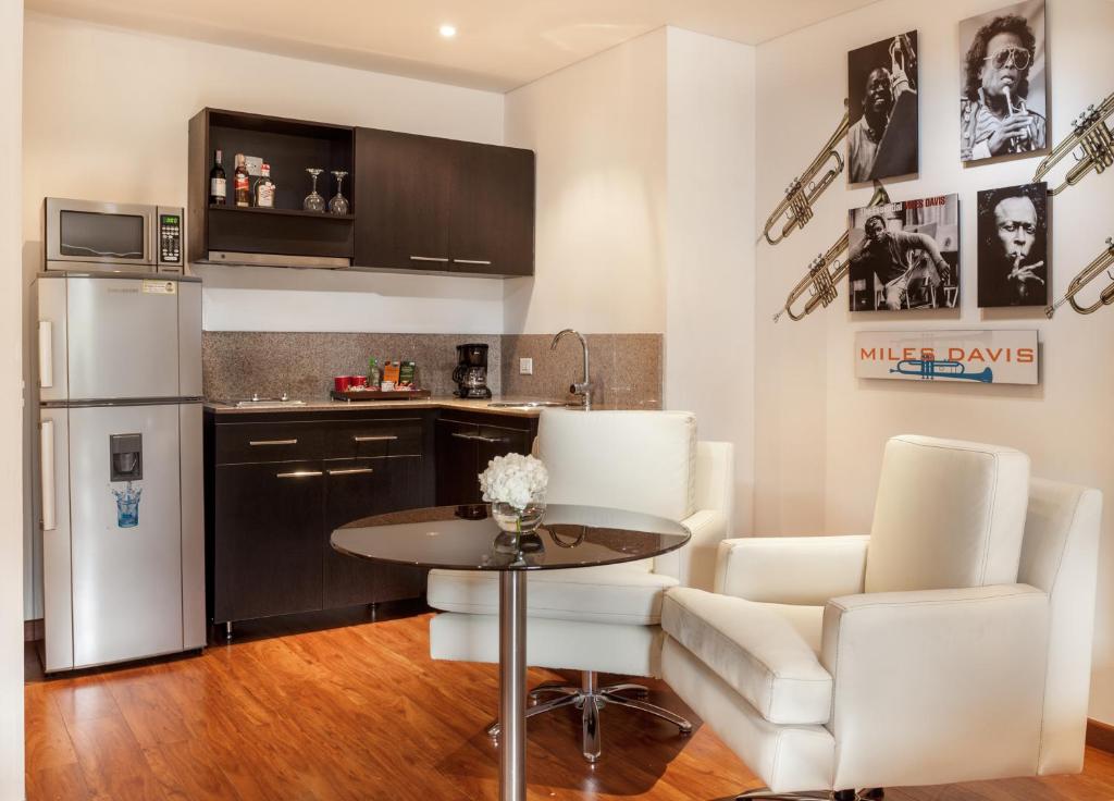 Kuchyň nebo kuchyňský kout v ubytování Hotel Jazz Apartments