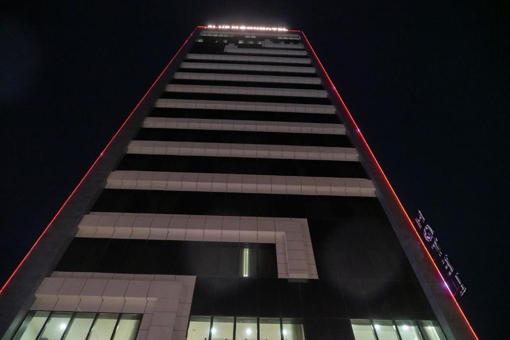 امکانات Blue Moon Hotel - تصویر ۴