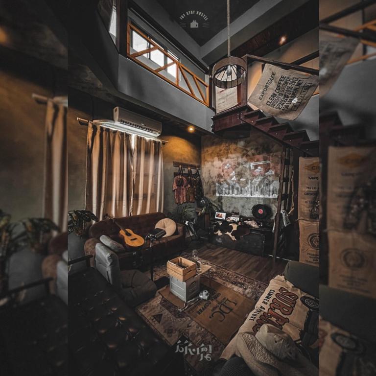 a living room with a couch and a guitar at 旅兜- house in Lanyu