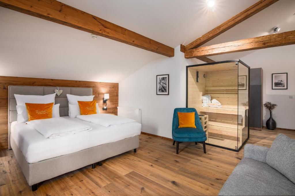 Postel nebo postele na pokoji v ubytování Terofal Hotel Schliersee - Komplett neu renoviert