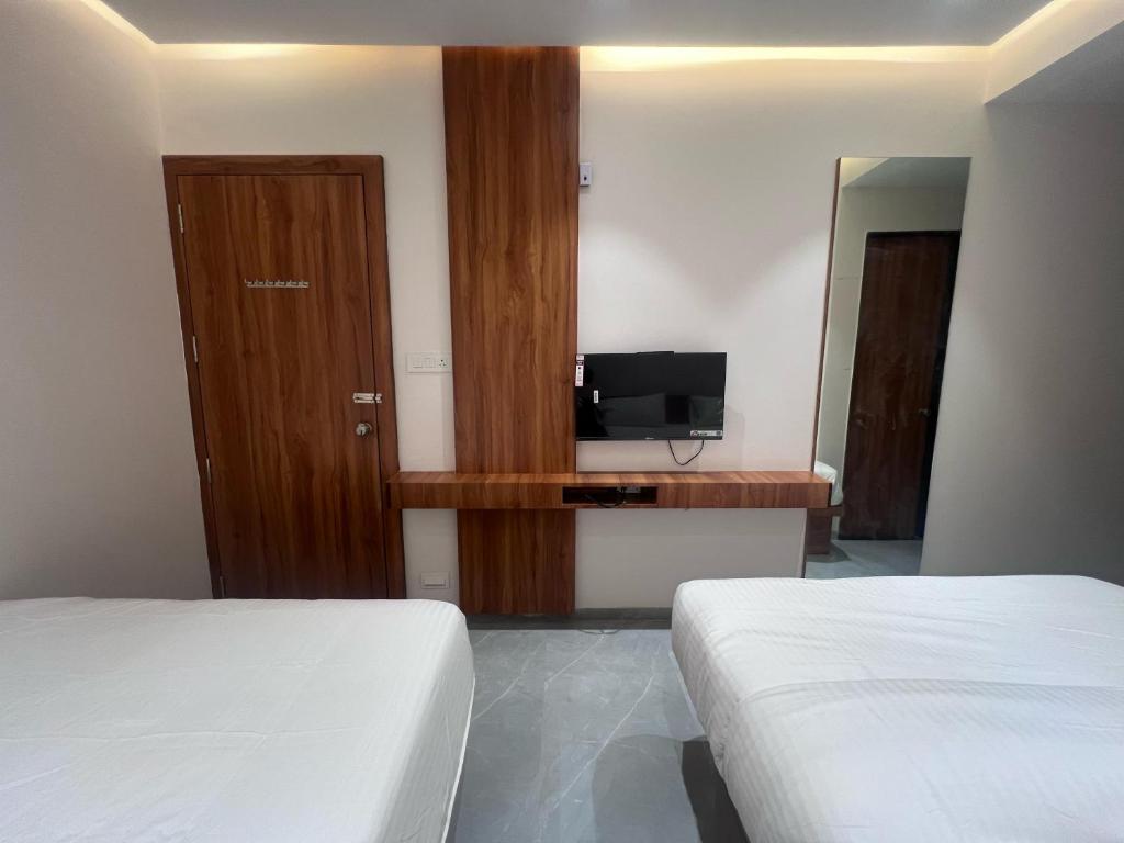 Postel nebo postele na pokoji v ubytování Hotel Rudraksh