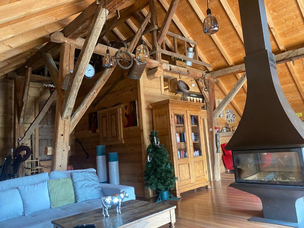 Χώρος καθιστικού στο Chalet 1830 au pied du MONT CHARVIN