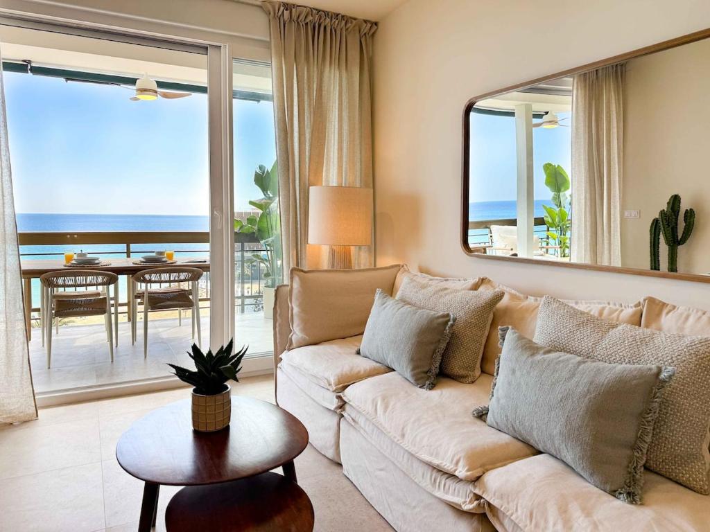 Sofisticación y elegancia en playa del Postiguet