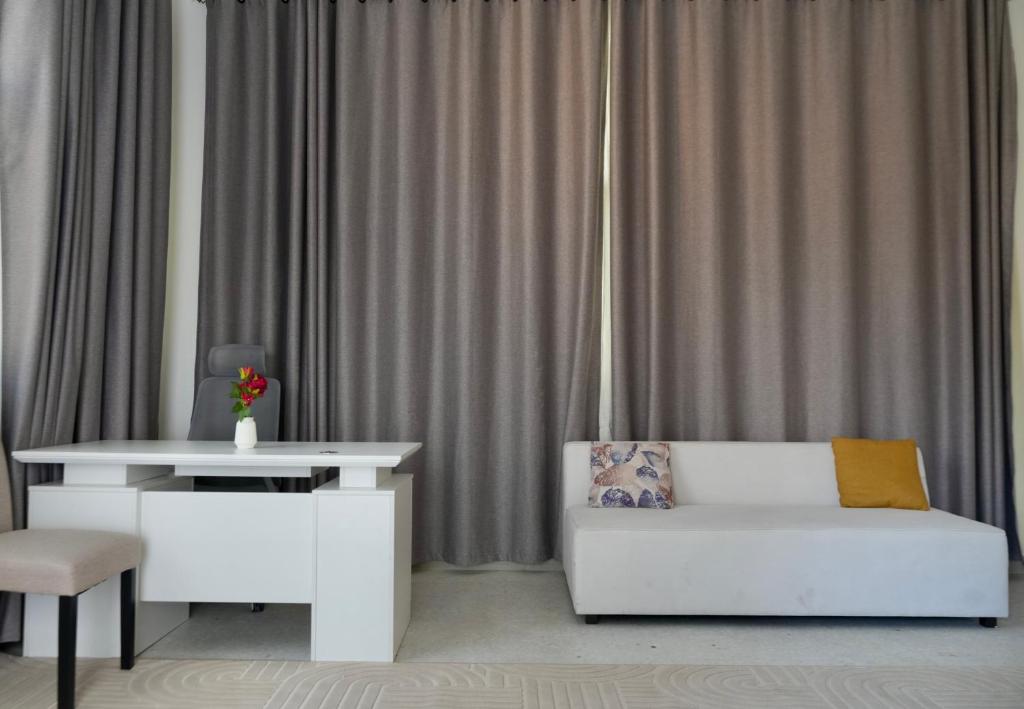 Posezení v ubytování All Villa for rent in Abu Dhabi 7 Rooms near Corniche