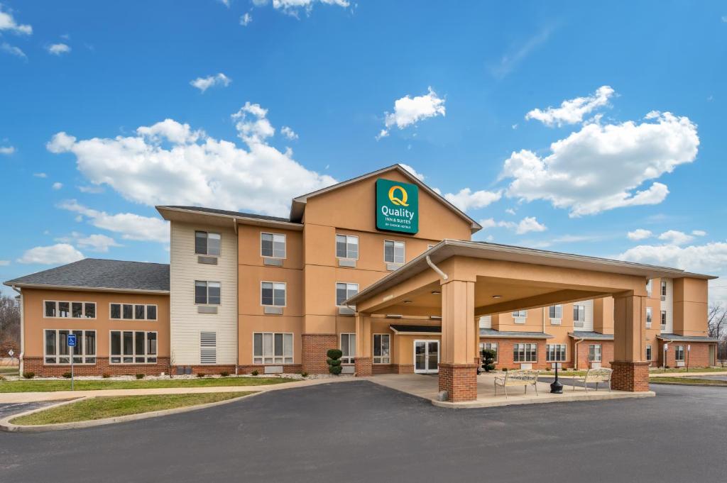Quality Inn & Suites near Owensboro & Holiday World GOLD AWARD WINNER photo