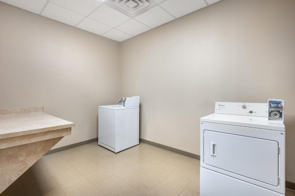 Quality Inn & Suites near Owensboro & Holiday World GOLD AWARD WINNER photo