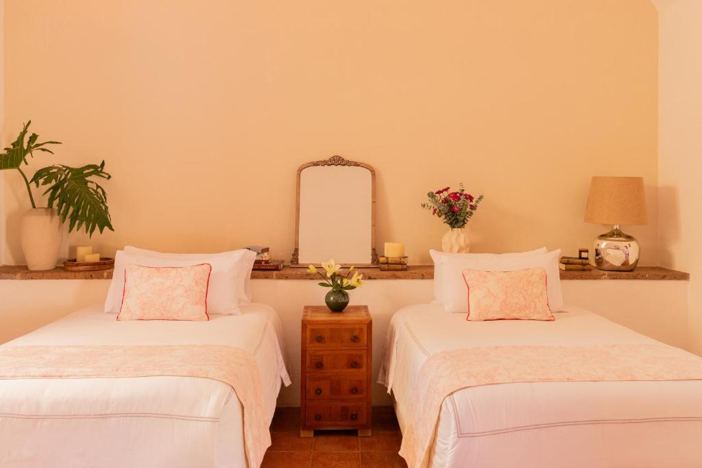 Postel nebo postele na pokoji v ubytování Hotel Casa De Quino