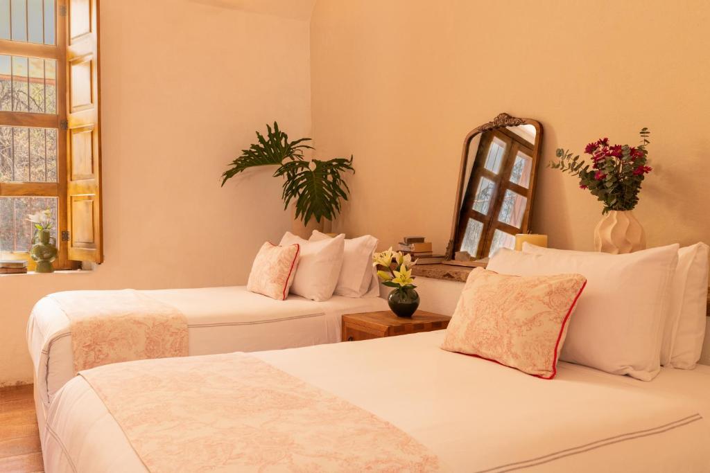 Postel nebo postele na pokoji v ubytování Hotel Casa De Quino