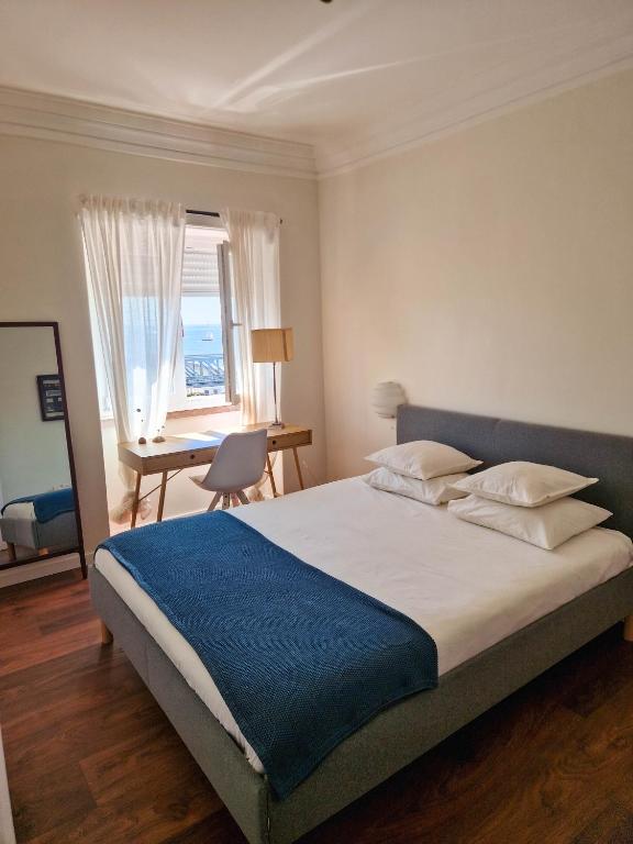 a bedroom with a bed and a desk and a window at Riverfront 2 Bedrooms with Balcony in Cruz Quebrada
