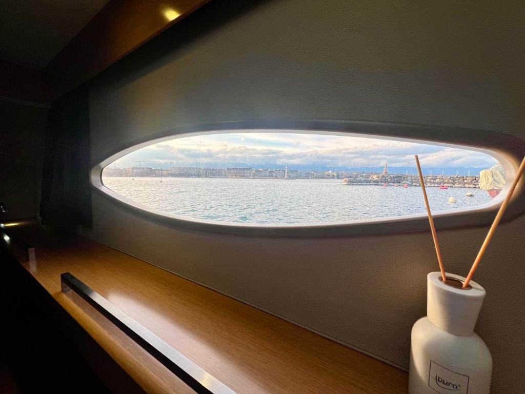 Floatinn Boat-BnB, Geneva (updated prices 2026)