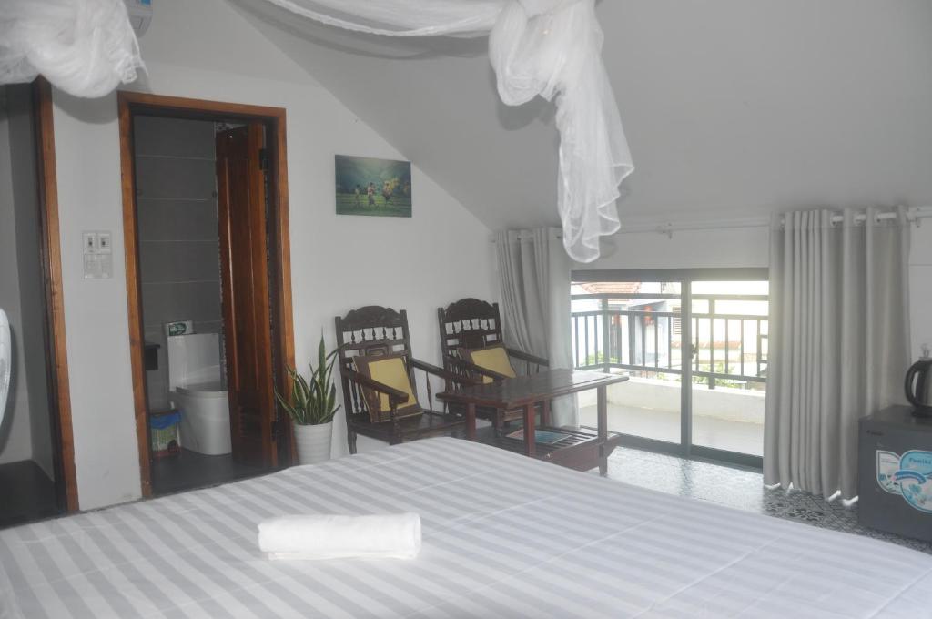 Postel nebo postele na pokoji v ubytování Autumn Bay Retreat Hoi An